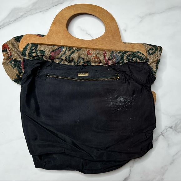 Tapestry handbag with wooden handles by Victoria U.S.A. Vintage - Picture 9 of 17
